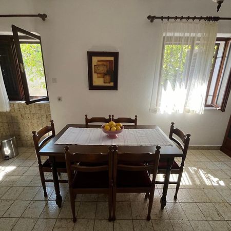Apartman Mladenka Supetar Bagian luar foto