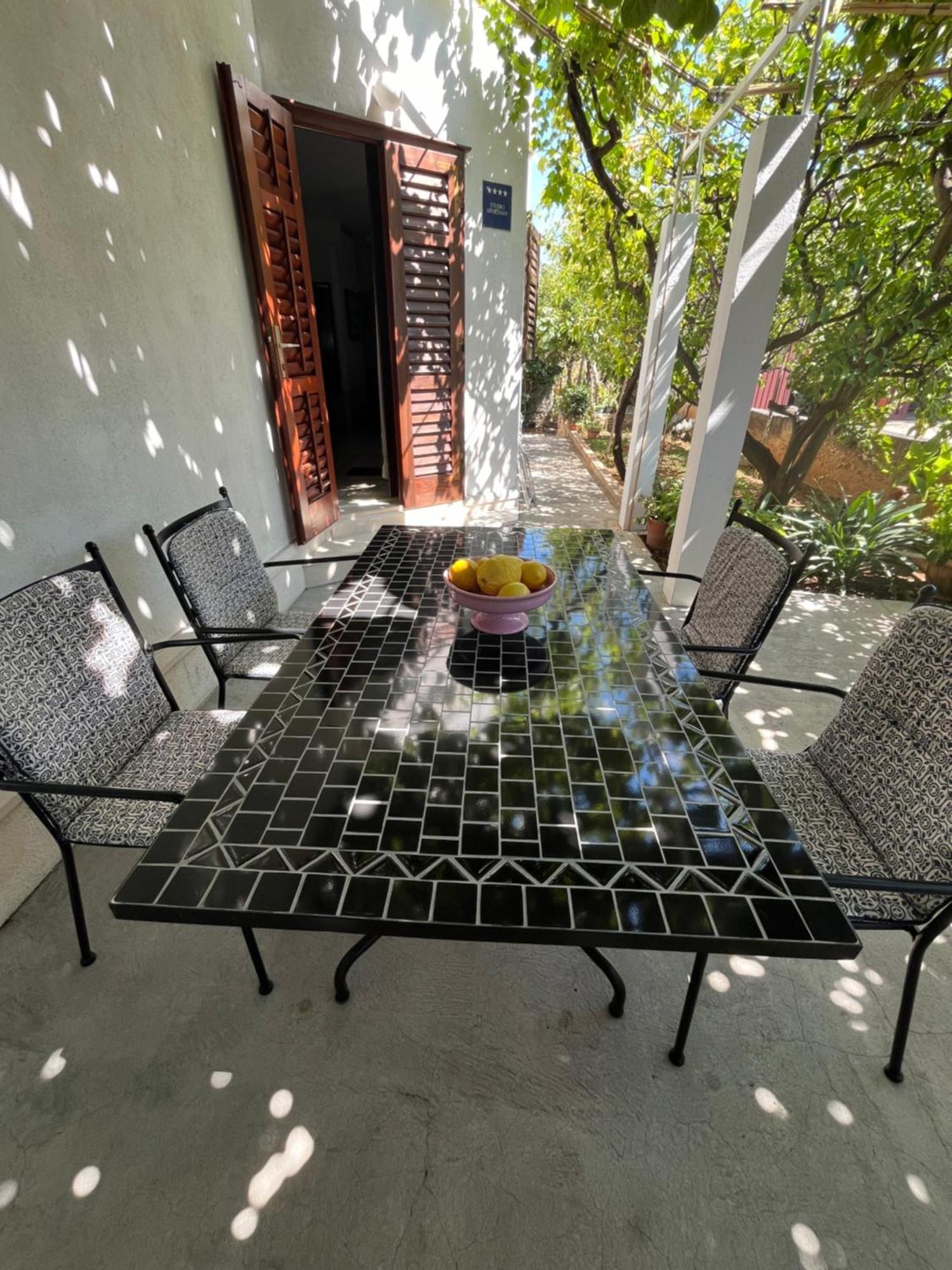 Apartman Mladenka Supetar Bagian luar foto