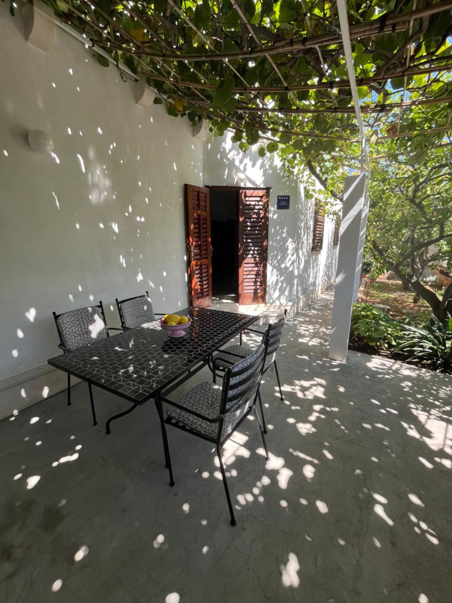 Apartman Mladenka Supetar Bagian luar foto