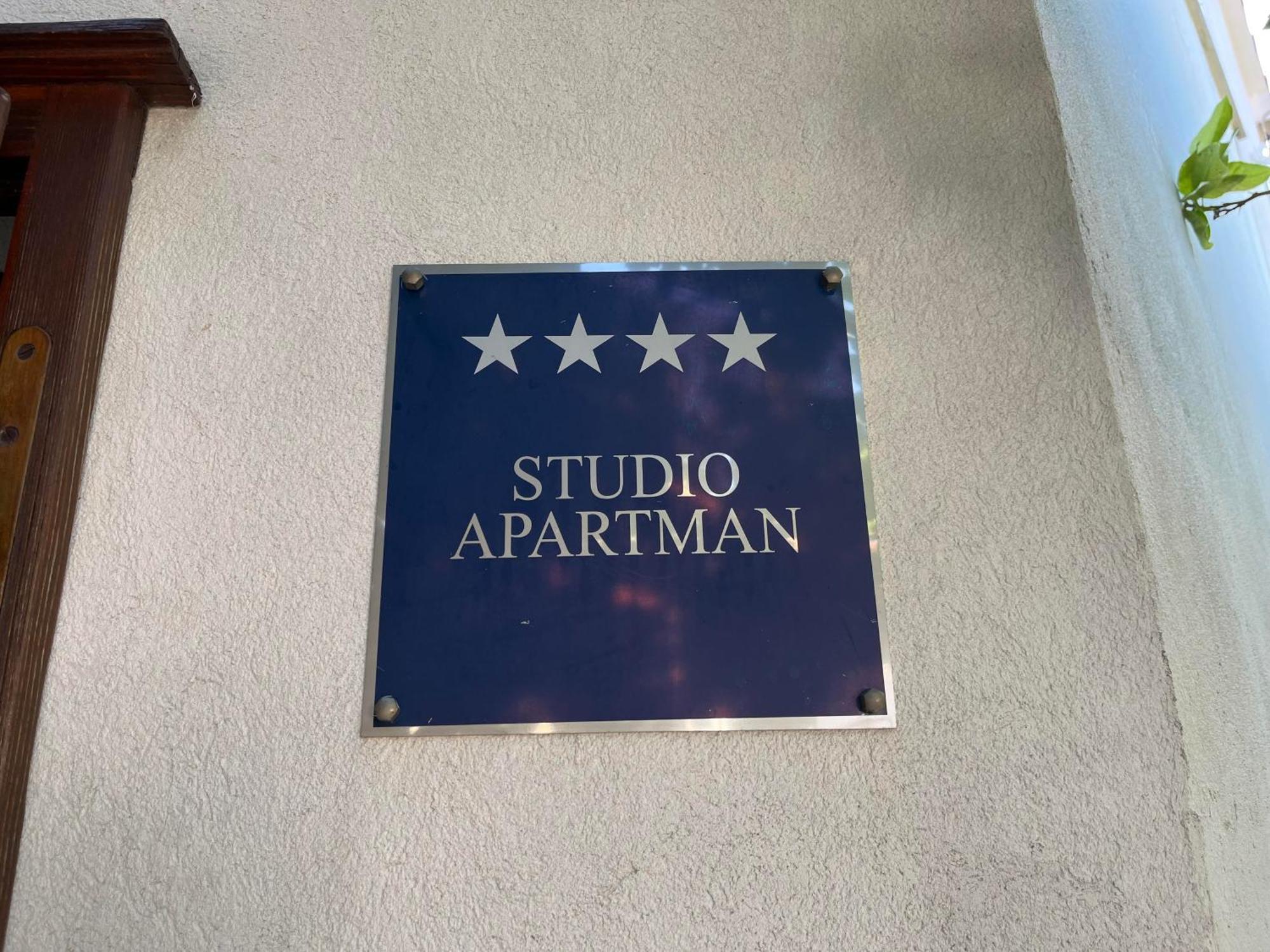 Apartman Mladenka Supetar Bagian luar foto