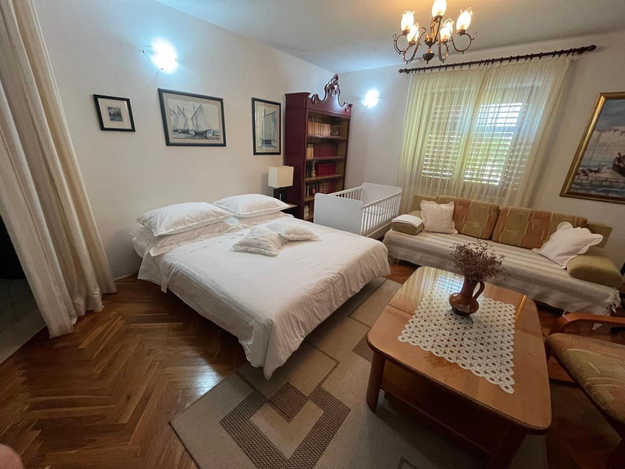 Apartman Mladenka Supetar Bagian luar foto