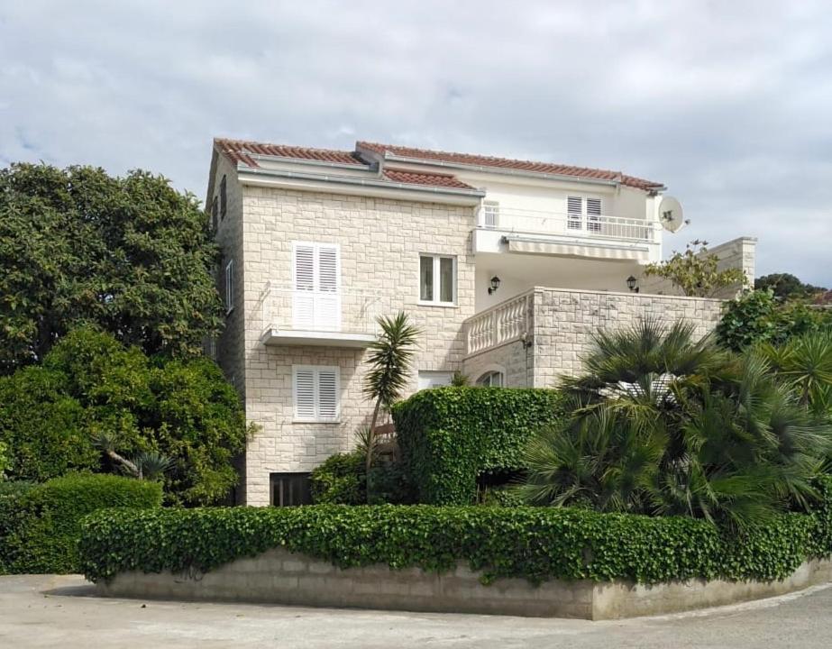 Apartman Mladenka Supetar Bagian luar foto