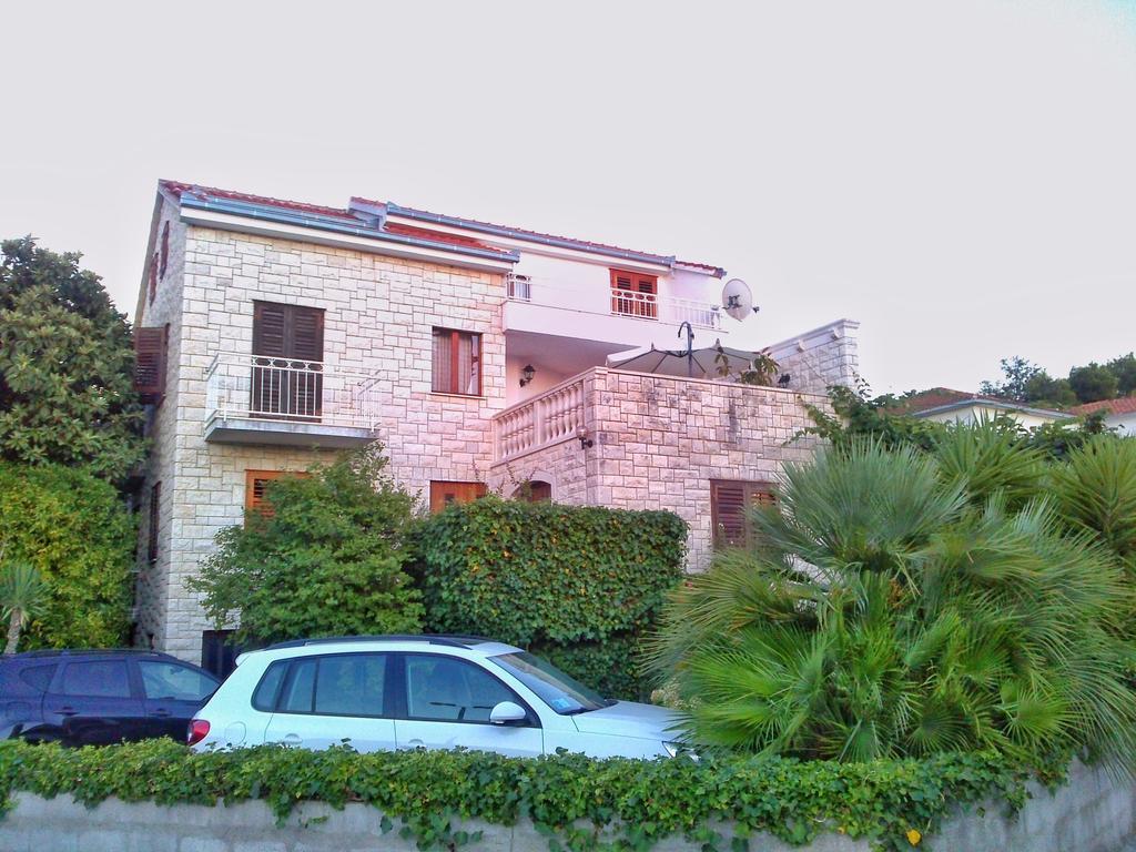 Apartman Mladenka Supetar Bagian luar foto