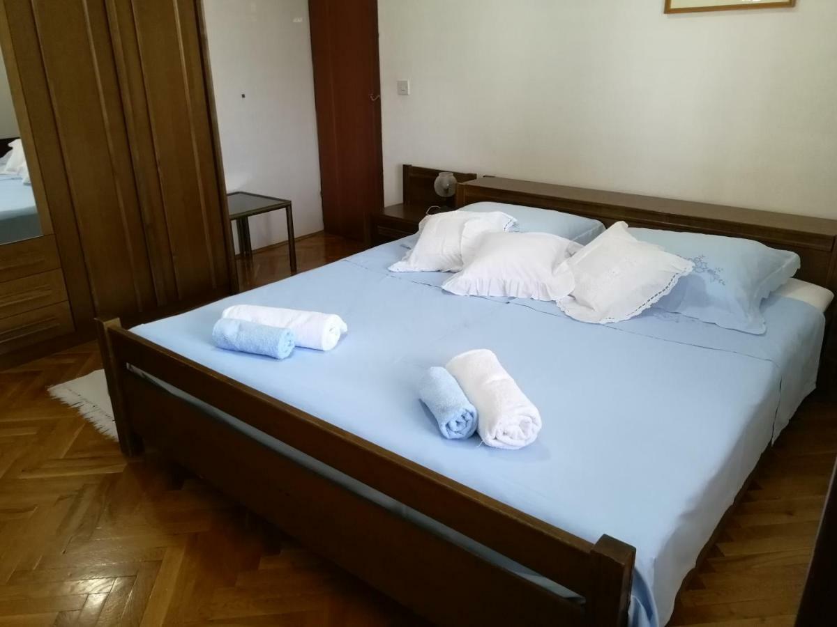 Apartman Mladenka Supetar Bagian luar foto