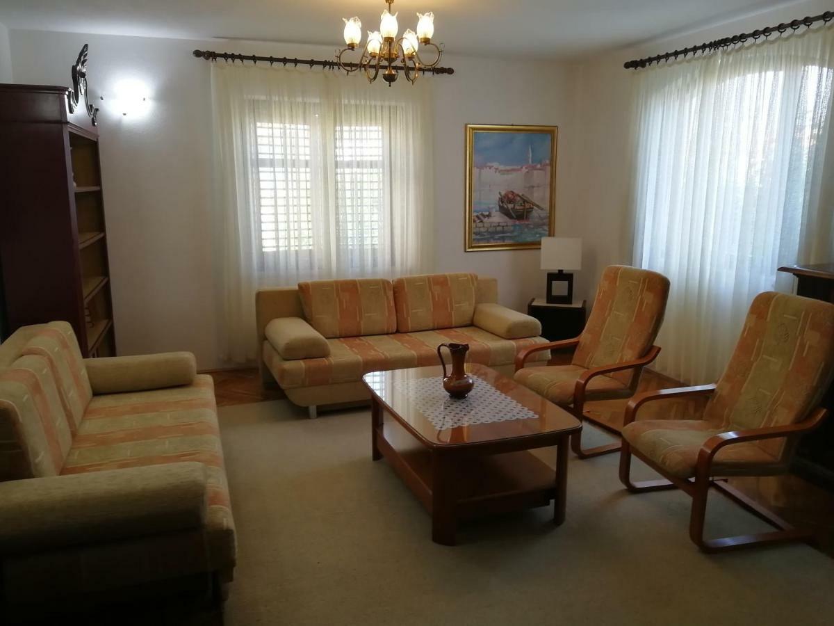 Apartman Mladenka Supetar Bagian luar foto