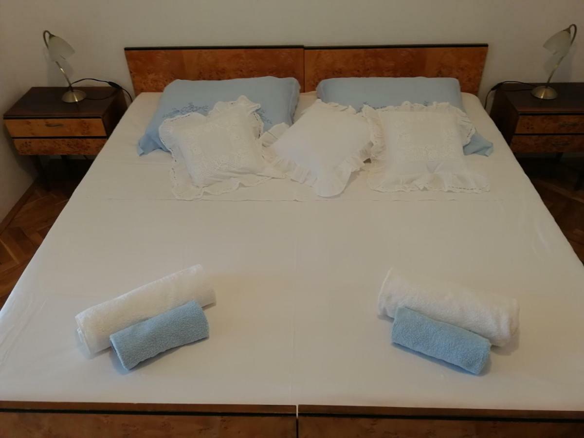 Apartman Mladenka Supetar Bagian luar foto