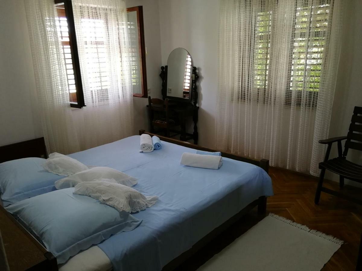 Apartman Mladenka Supetar Bagian luar foto