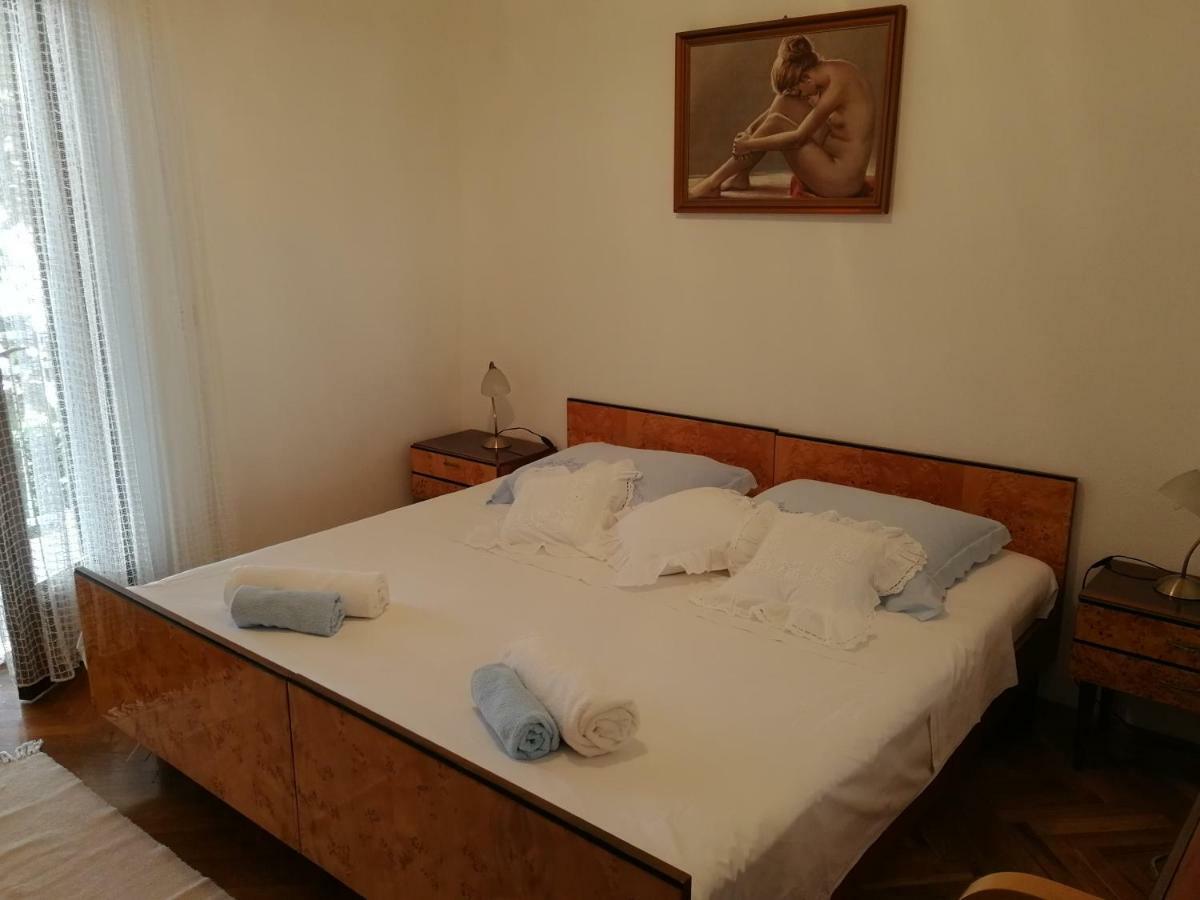 Apartman Mladenka Supetar Bagian luar foto