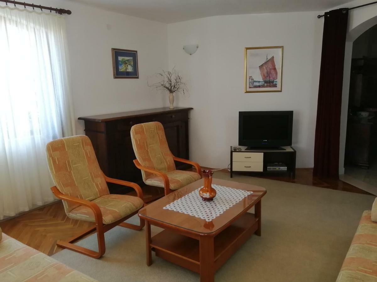 Apartman Mladenka Supetar Bagian luar foto