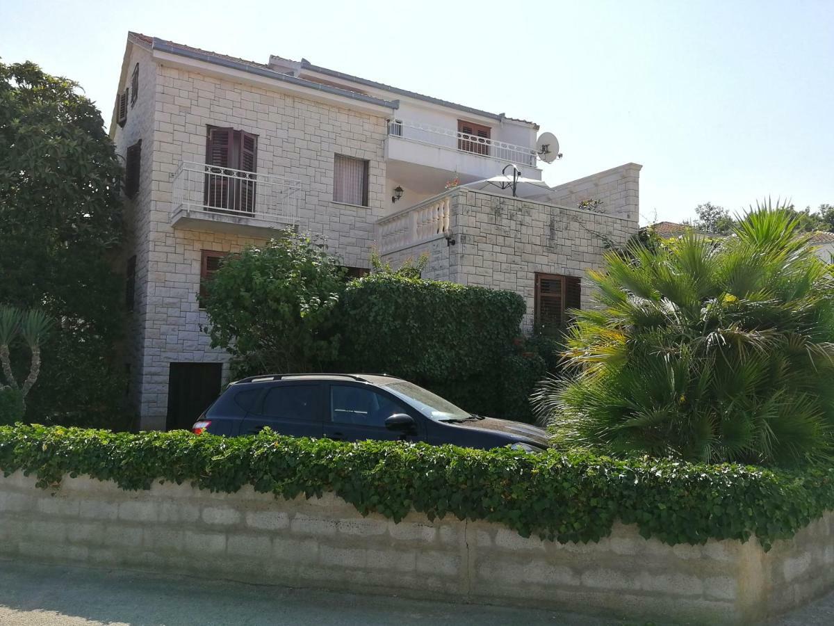 Apartman Mladenka Supetar Bagian luar foto